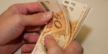 Mais de meio milhão de catarinenses têm o ‘nome sujo’ e podem não saber; feirão oferece descontos para quitação de dívidas