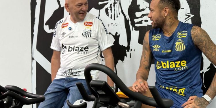 Luciano Hang visita Centro de Treinamento do Santos, time patrocinado pela Havan