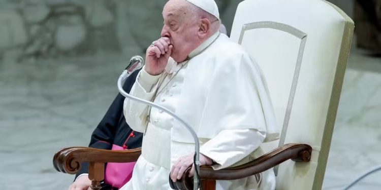 Papa Francisco apresenta melhora gradual, mas segue em repouso devido à pneumonia