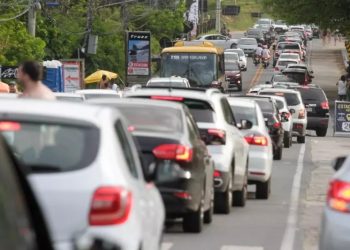 Dia “oficial” de retorno para casa após o Carnaval registra filas e lentidão nas estradas de SC