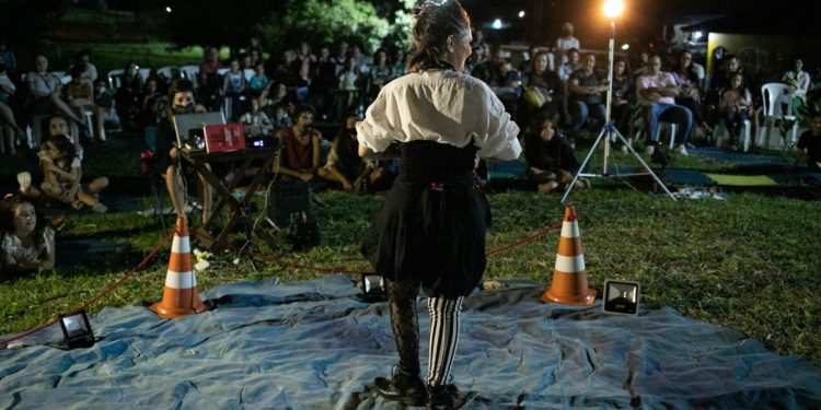 Projeto CircoCineClube traz sessões gratuitas de cinema e circo para Canelinha até dezembro
