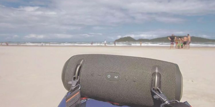 Pauta ressurge: vereadores votam proibição de caixas de som nas praias de Florianópolis