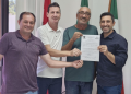 Secretaria de Obras de Nova Trento acompanha assinatura que autoriza a pavimentação do Salto