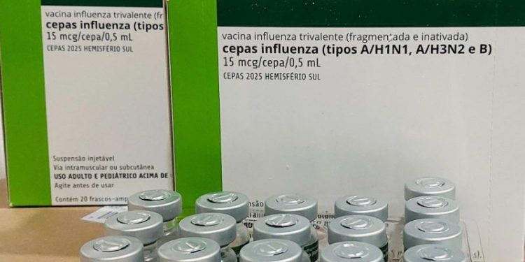 Vacinação contra gripe tem início com foco nos grupos prioritários