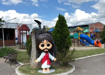 Decoração especial de Páscoa é instalada em praças públicas de São João Batista