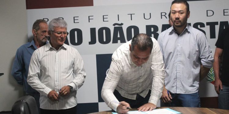 Ordem de serviço para construção da nova ponte da Colônia Nova Itália é assinada
