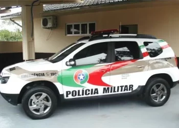 Após denuncias Policia Militar de São João Batista cumpre mandado de prisão no Macaco Branco