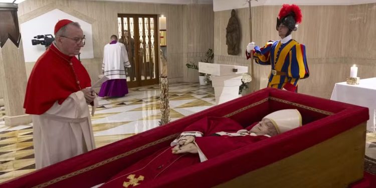 Funeral do papa Francisco será no sábado às 5h, com homenagens e ritos especiais