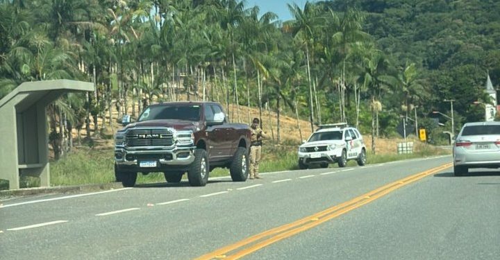 Roubo de veículos em Jaraguá termina com recuperação e apreensão em Garuva