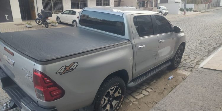 Caminhonete Hillux furtada em Porto Belo recuperada em São João Batista