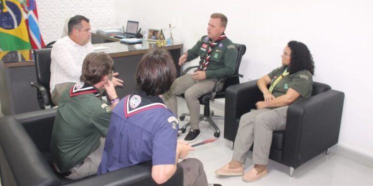 Executivo Batistense recebe visita da vice-presidente dos Escoteiros de Santa Catarina