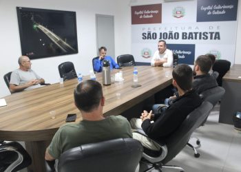 Prefeitura de SJB e empresas de internet alinham ações para remoção de cabos obsoletos de postes