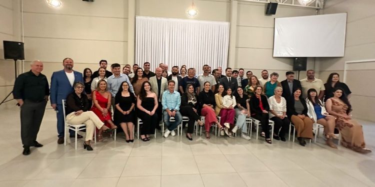 Associação de comunicadores se torna estadual em evento do Dia da Comunicação