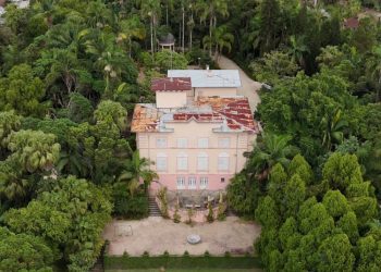 Casarão histórico de cônsul em Brusque vai virar parque público, anuncia Luciano Hang