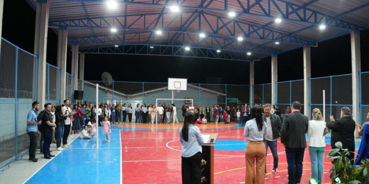 Secretaria de Educação de Canelinha inaugura Quadra Poliesportiva Cleiton José de Simas