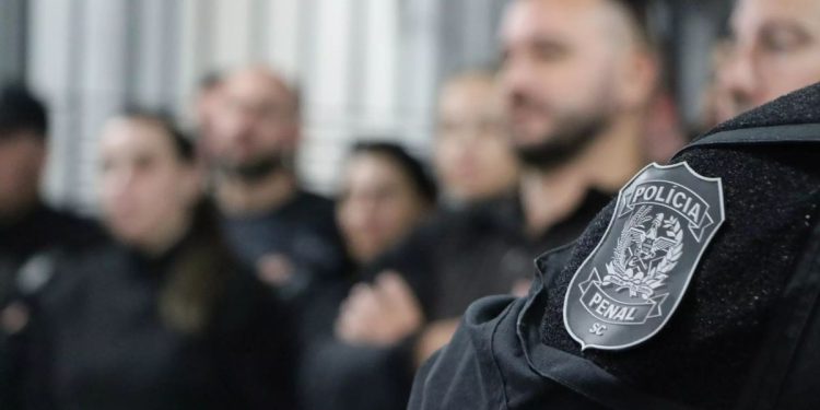 Santa Catarina nomeia 759 policiais penais para reforçar sistema prisional