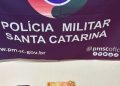 Policia Militar de São João Batista prende suspeito e encontra  drogas no centro