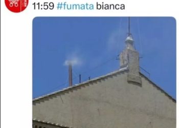 Vaticano se confunde e anuncia fumaça branca antes da hora
