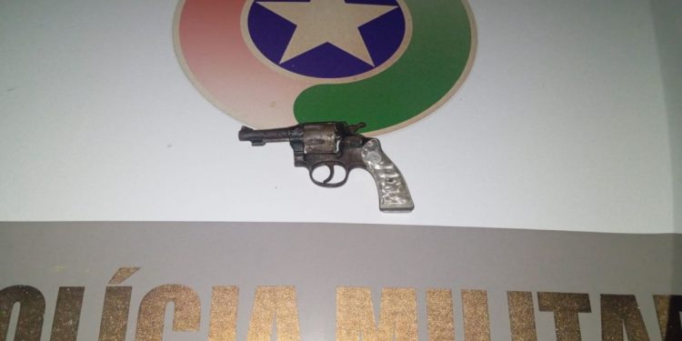 Discussão termina com mulher presa e arma apreendida em Nova Trento