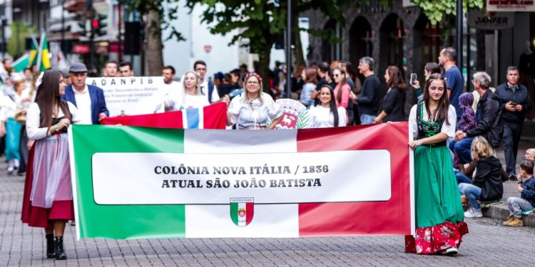 São João Batista é destaque em desfile aos 150 Anos da Grande Imigração Italiana em Santa Catarina