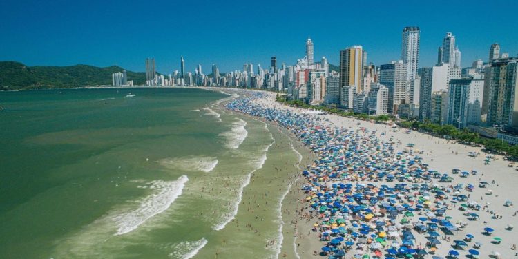 Santa Catarina lidera valorização imobiliária no Brasil em 2025