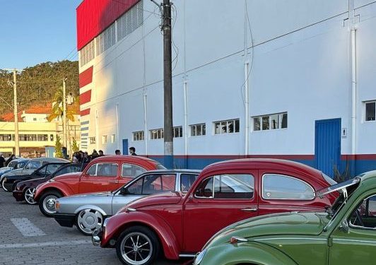 Evento reune mais de 130 carros na Exposição de Carros Antigos em São João Batista