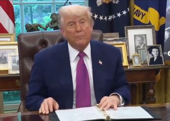 EUA bombardeiam instalações nucleares do Irã, afirma Trump