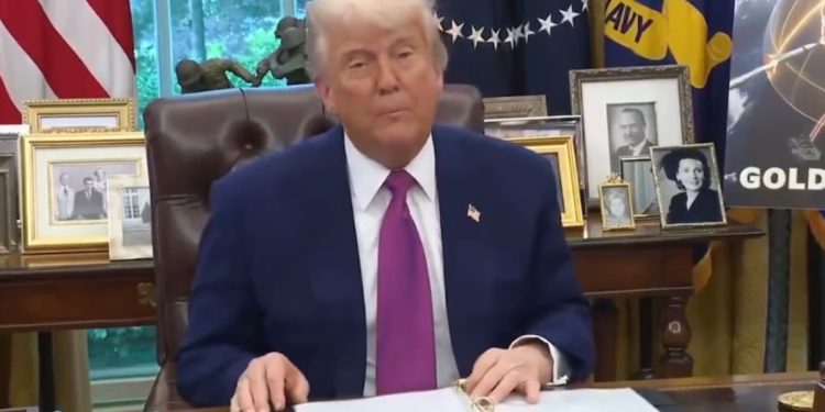 EUA bombardeiam instalações nucleares do Irã, afirma Trump