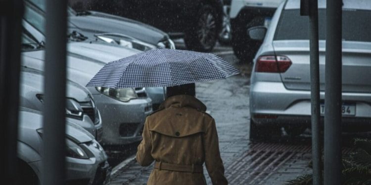 Frente fria desestabiliza o tempo e SC entra em alerta para temporais neste domingo