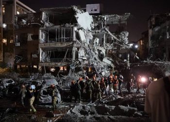 Chanceler do Irã se reúne com representantes europeus para buscar solução diplomática para conflito com Israel