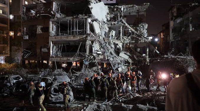 Chanceler do Irã se reúne com representantes europeus para buscar solução diplomática para conflito com Israel