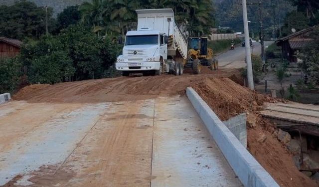 Situada no bairro Fernandes, nova “Ponte do Manteiga” já está liberada para travessia de veículos