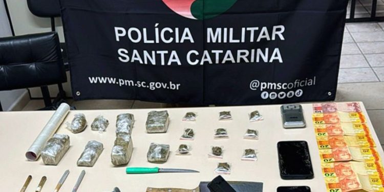 Após denúncias homem é preso e droga são apreendidas no centro de São João Batista