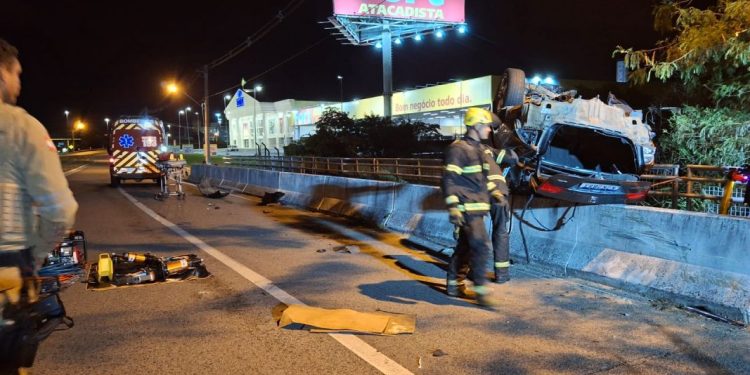 Capotamento na SC-401 em Florianópolis deixa uma vítima fatal na madrugada desta terça-feira