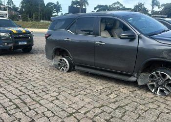 Camioneta furtada em Itapema é recuperada horas depois no Paraná após motorista fugir de abordagem