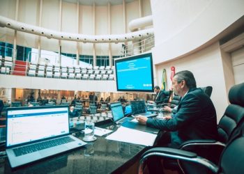 Alesc aprova reajuste para professores e mudanças no orçamento de 2026