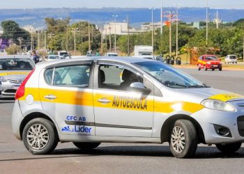 Governo Lula avalia extinguir obrigatoriedade de autoescola para tirar CNH