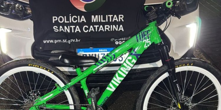 Polícia militar de São João Batista recupera bicicleta furtada de escola