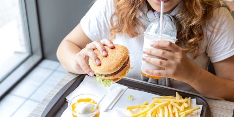 Santa Catarina lidera ranking nacional de consumo de ultraprocessados: 19 das 20 cidades com maior ingestão estão no estado