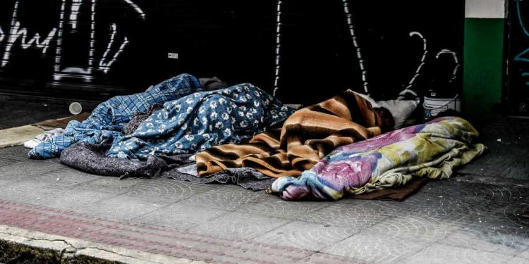 Governo de SC sanciona cadastro estadual de pessoas em situação de rua