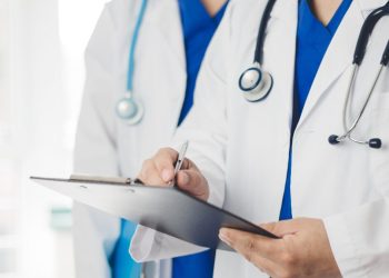 Santa Catarina abre processos seletivos na área da saúde com salários de até R$ 10,3 mil