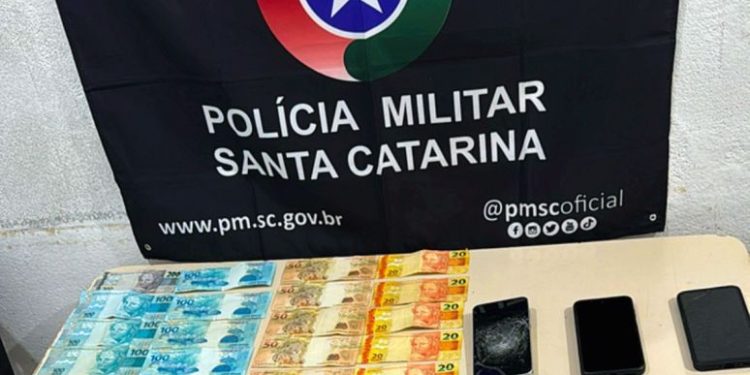Policia Militar prende três suspeitos e encontra drogas em Tijucas