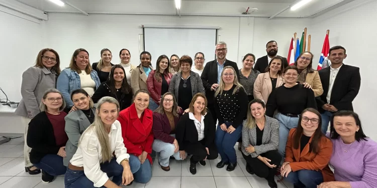 Encontro com gestores escolares aborda planejamento e metas para a Educação de SJB