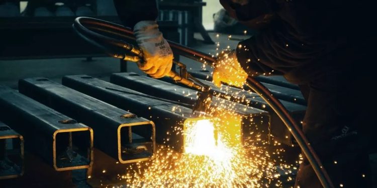 Santa Catarina impulsiona economia com chegada e expansão de 42 indústrias e geração de até 18,6 mil empregos