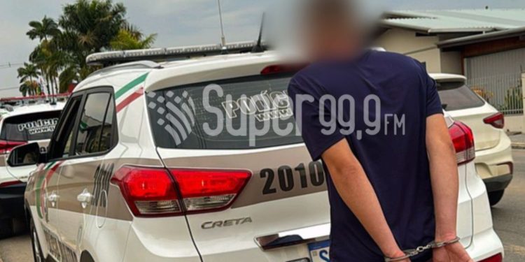 Polícia Militar de São João Batista cumpre mandado de prisão no centro