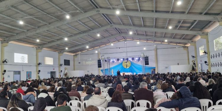 Cerca de mil fiéis participam do Kairós Clamando por Curas na Comunidade Bethânia