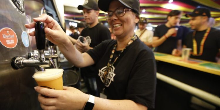 Oktoberfest Blumenau 2025 divulga valores do chopp: novidades e reajustes marcam a edição