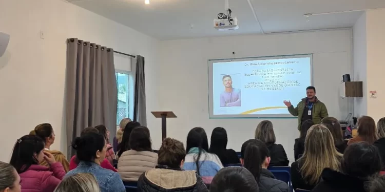 Professores da Educação Infantil participam de capacitação multidisciplinar pelo programa Saúde na Escola