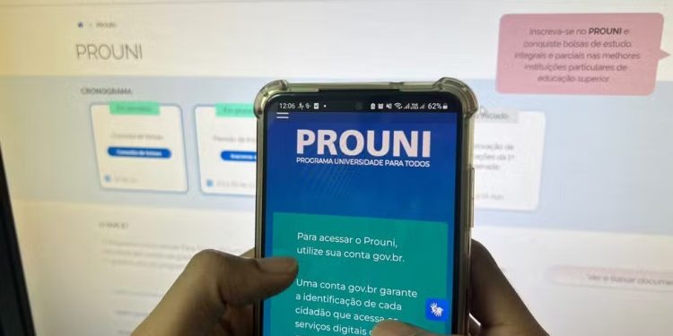 Prazo para manifestar interesse na lista de espera do Programa Universidade para Todos (Prouni) 2025 encerra-se nesta terça-feira