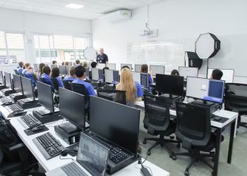 Senai/SC oferta 586 vagas gratuitas em cursos técnicos para estudantes do ensino médio